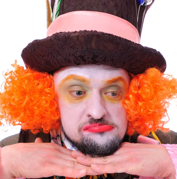 Mad Hatter's farklı yüz duygular. Yakın çekim portre animatör çeşitli tiyatro rolleri etrafında kandırmak. Duygusal ve renkli. Ne yazık ki düşünme