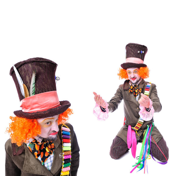 Коллаж из нескольких фотографий. У Безумного Шляпника разные эмоции на лице. Эмоциональная просьба о чем-то
