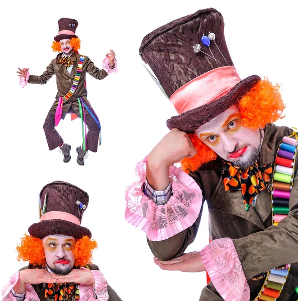 Koláž z několika fotografií. Mad hatter různé obličejové emoce. Detail portrét usmívá a blbnout animátor v různých rolích v divadle. Emocionální a barevné. Tři pózy — Stock fotografie