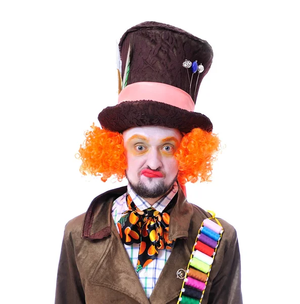 Mad hatter's olika facial känslor. Närbild porträtt av leende och fipplat animatör i olika teater roller. Ser att kameran — Stockfoto