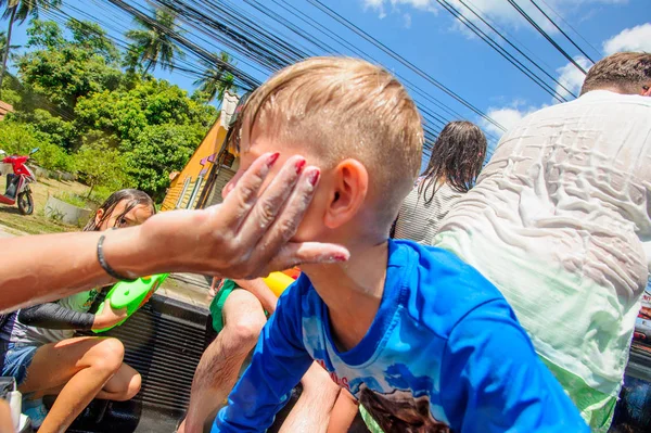 Koh Samui, Tailândia - 13 de abril de 2018: Songkran Party - o tailandês — Fotografia de Stock