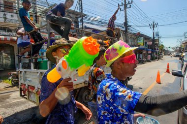 Koh Samui, Tayland - 13 Nisan 2018: Songkran parti - Tay dili 