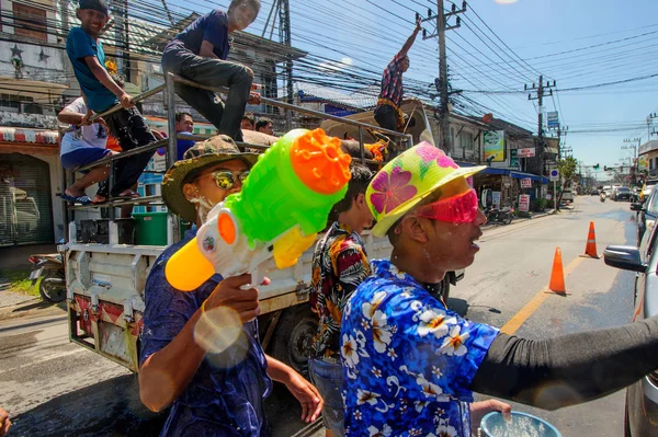 Koh Samui, Tayland - 13 Nisan 2018: Songkran parti - Tay dili 