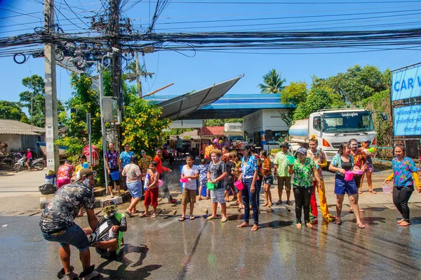 Ко Самуи, Таиланд - 13 апреля 2018 года: Songkran Party - the Thai — стоковое фото