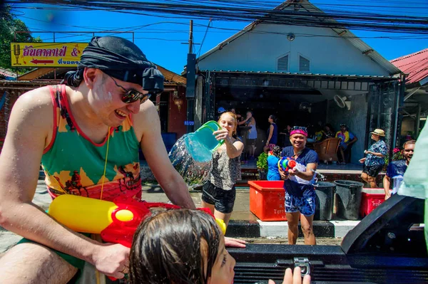 Koh Samui, Tailândia - 13 de abril de 2018: Songkran Party - o tailandês — Fotografia de Stock