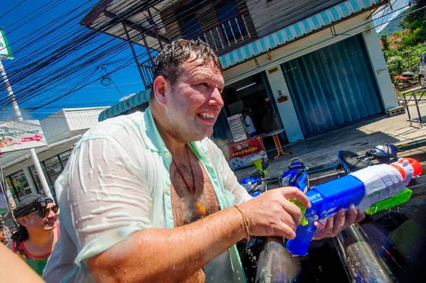 Koh Samui, Thaiföld - 2018. április 13.: Songkran Party - a Thai — Stock Fotó