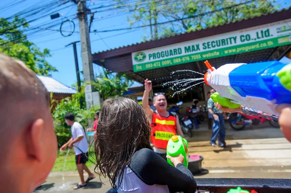 Koh Samui, Tailândia - 13 de abril de 2018: Songkran Party - o tailandês — Fotografia de Stock