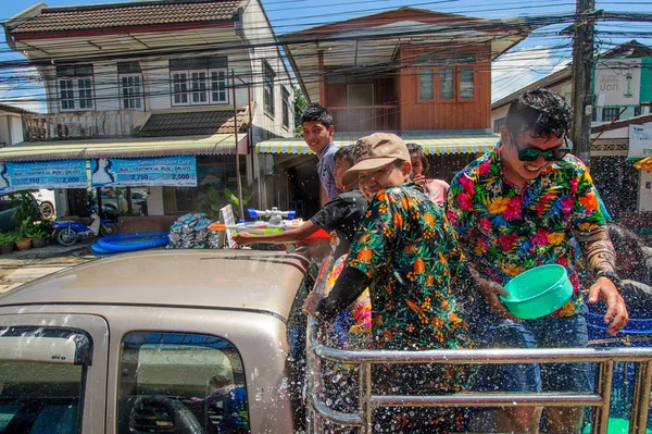 Koh Samui, Tailândia - 13 de abril de 2018: Songkran Party - o tailandês — Fotografia de Stock