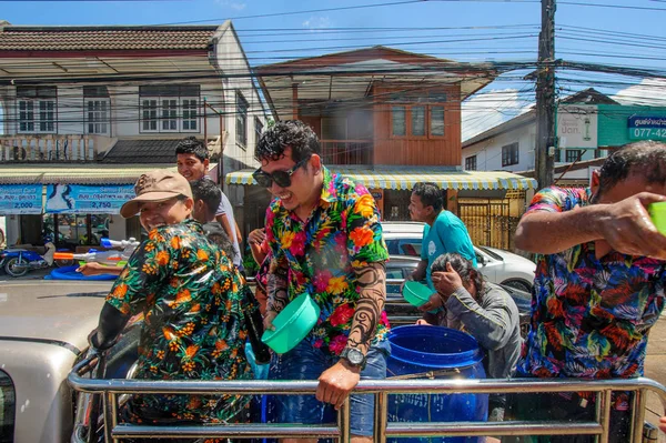 Koh Samui, Tailândia - 13 de abril de 2018: Songkran Party - o tailandês — Fotografia de Stock