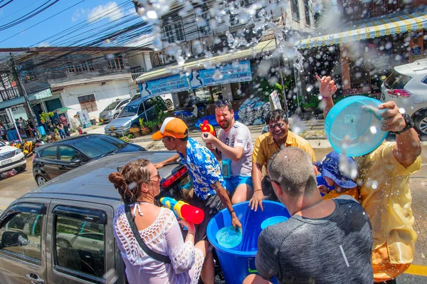 Koh Samui, Tailândia - 13 de abril de 2018: Songkran Party - o tailandês — Fotografia de Stock