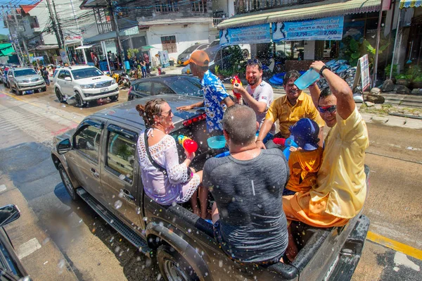 Koh Samui, Tailândia - 13 de abril de 2018: Songkran Party - o tailandês — Fotografia de Stock