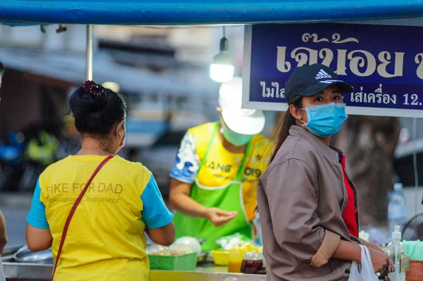 Koh Samui Thajsko Března 2020 Pouliční Prodejci Pokračují Práci Navzdory — Stock fotografie