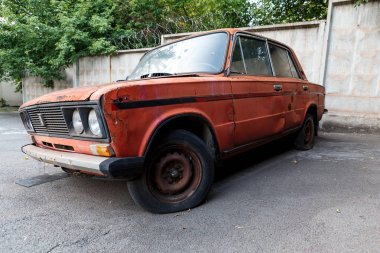 terk edilmiş araba Vaz 2106
