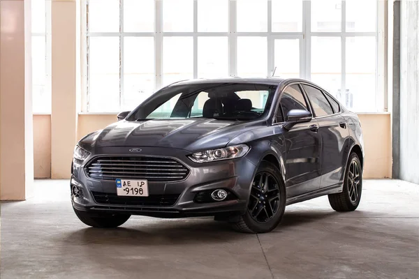 Photo of black Ford Fusion Titanium in covered parking. — Stock Photo, Image