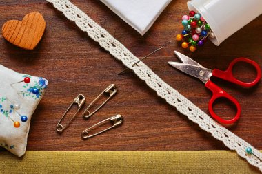 Üstten Görünüm el dikiş hobi aletleri ve malzemeler