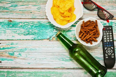 Yalnız Tv ya da film izlerken ev