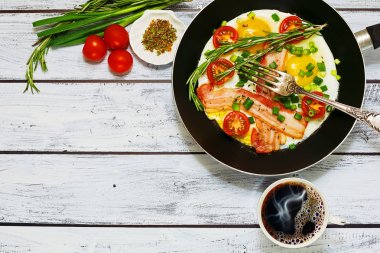 Sahanda yumurta konsepti ile Besleyici Kahvaltı