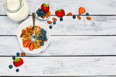 Üstten Görünüm odaya meyve ile granola