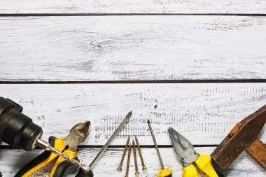 Sert ahşap yüzey üzerinde el araçları Üstten Görünüm