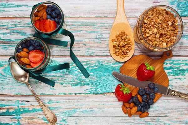 Granola with berries breakfast preparation process — Stock Photo, Image