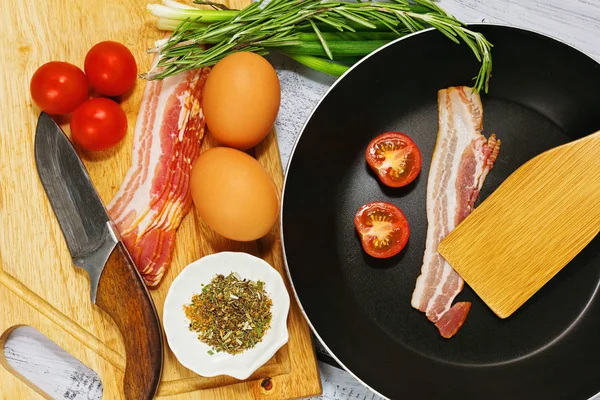 Pan - ham maddeler kızarmış yumurta pişirme