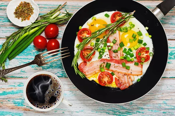 Geleneksel besleyici kahvaltı kahve kavramı ile