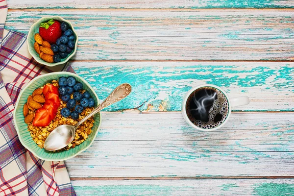 Müsli ve espresso, düz kahvaltı yatıyordu