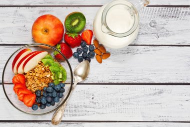 Granola ve meyve kavramı diyet Kahvaltı