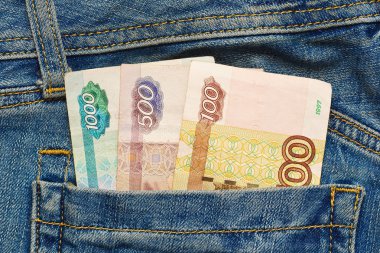 Kot pantolon cebinde Rus parası