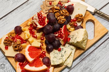 meyve ile peynir kurulu