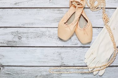 Bale ayakkabıları ve Sahne Alanı'nda ' den aksesuarlar