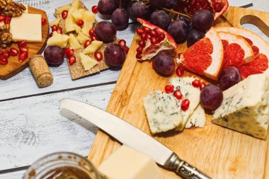 meyve ile peynir kurulu