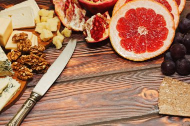  Peynir, meyve ve fındık snack