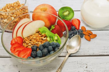 Granola kahvaltı malzemeler yemeye hazır