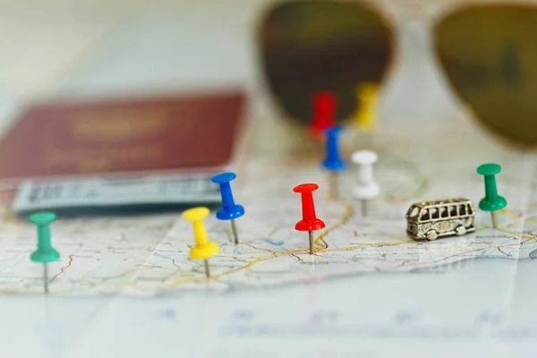 Bus trip concept - map with pins and accessory — Stock Photo, Image