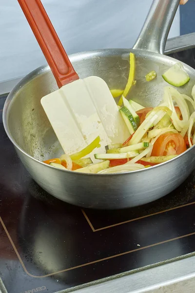 Ensaladera de chef tazón de mezcla en una serie llena de recetas de alimentos — Foto de Stock