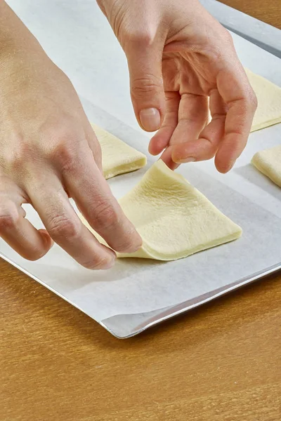 Cook Matlagning degen inpackningar gör ostkaka med sylt serien full måltid recept — Stockfoto