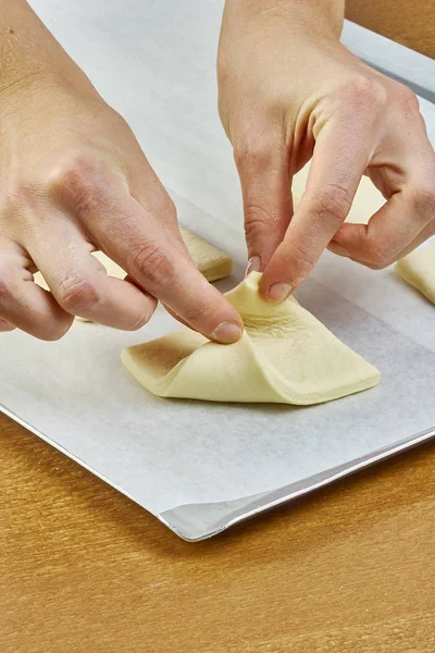クック調理生地ラップ作るチーズケーキ ジャム シリーズ完全な食事レシピ — ストック写真