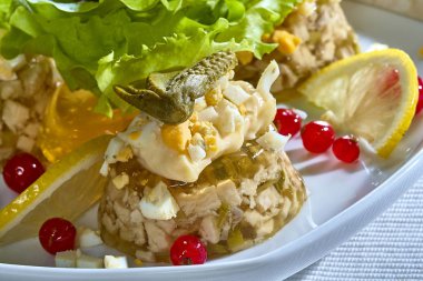 Jöleli tavuk mantar turşusu hıyar marul Restoran Menü ile