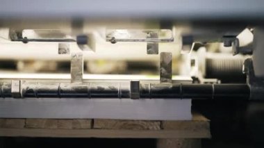 Endüstriyel yazıcı posterler yapma yakın çekim