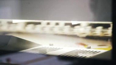 Endüstriyel yazıcı çalışması sırasında iç