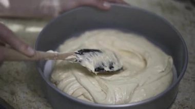 Bir formu hamur tesviye kadın
