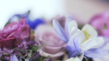 Bir güzel pembe, mor ve beyaz çiçek buket yakın çekim