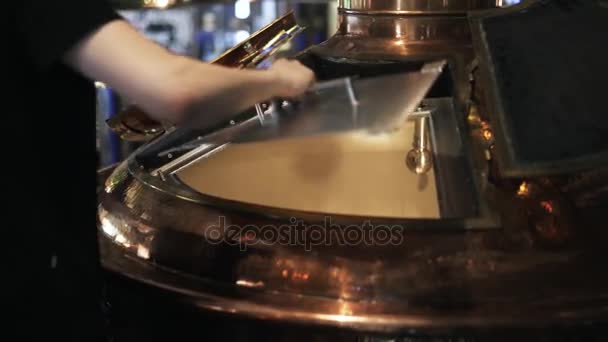 Man closing a lid of a beer cask — Stock Video