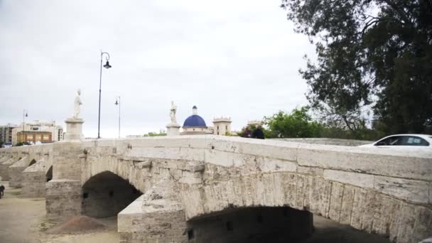 Panorámica de un paisaje urbano de Valencia, España — Vídeo de stock