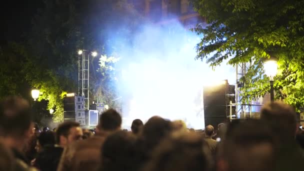 Festival em Toledo, Espanha, músicos que se apresentam à noite — Vídeo de Stock