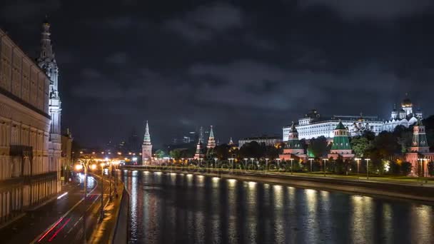 Zeitraffer-Aufnahme der Uferböschung des Moskauer Flusses. Russland. — Stockvideo