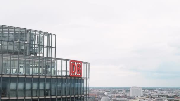 Berlin - augusztus 21:Tilt le a Potsdamer Platz egy nyári napon, Berlin — Stock videók