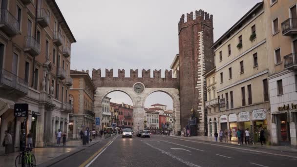 VERONA, ITALY - JUNE 2019: Gimbal shot of gates in Verona during cloudy evening day — Stock Video