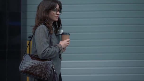 Slow motion profile of business woman in eyeglasses with a cup of coffee — 비디오